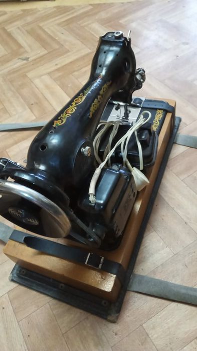 Продам Швейную Машинку