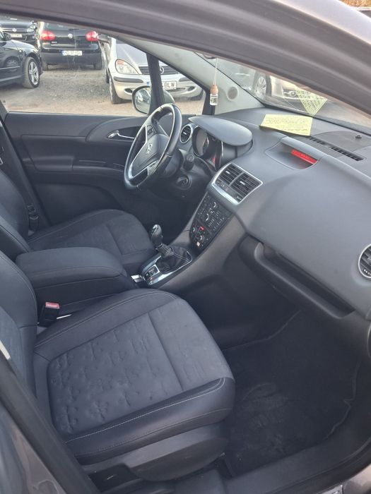 Vând Opel Meriva  2012