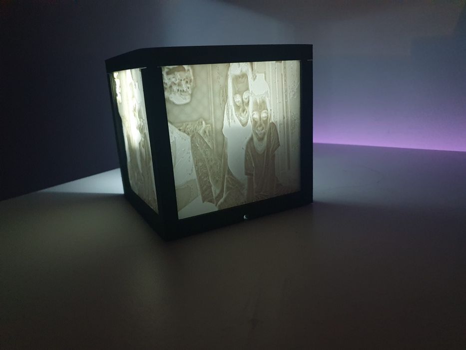 Lampa de ambient personalizata cu fotografie 3D