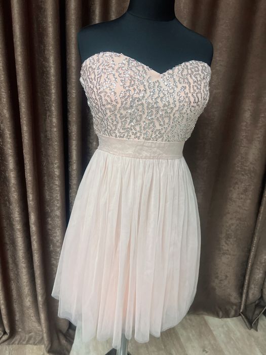 Елегантна къса рокля с бюстие и паети – официална