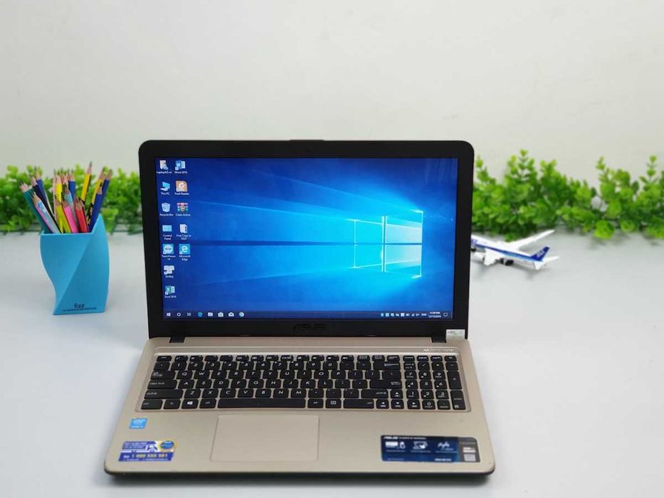 vand laptop ASUS X540 i3