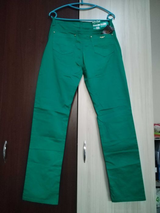 Панталони Чисто нови зелени