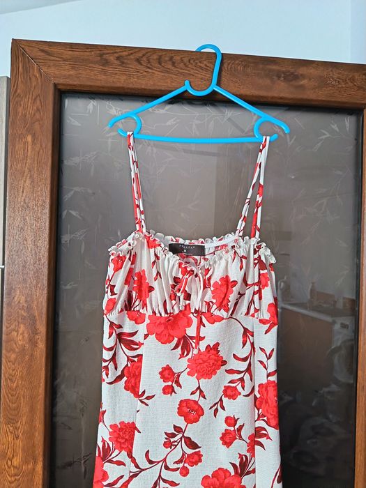 Rochie mărimea M dar recomand pentru mărimea S.