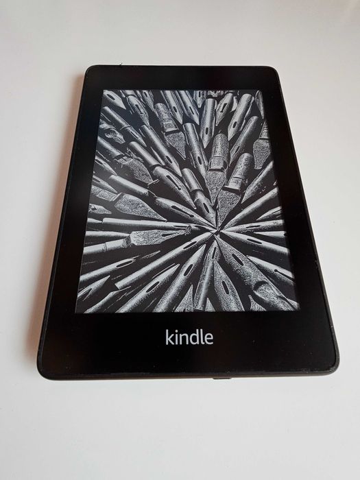 Kindle Paperwhite 4 10th. gen 8GB free Amazon account