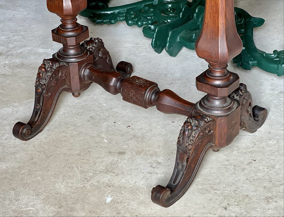 Masă veche stil Victorian / Napoleon III din lemn masiv – piesă deosebită
