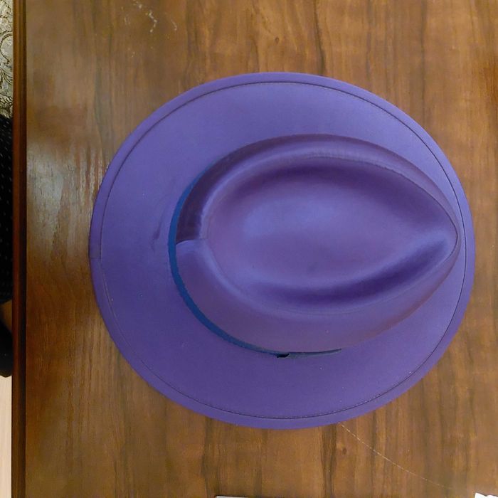 Шляпа новая SAINT L