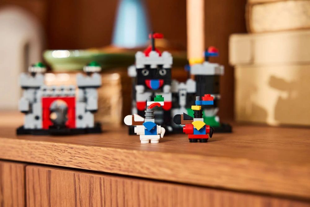 Lego Щанд за горещ шоколад и Замъка на мини рицаря..