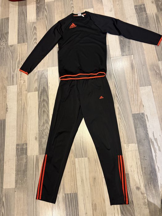 Екип Adidas нов