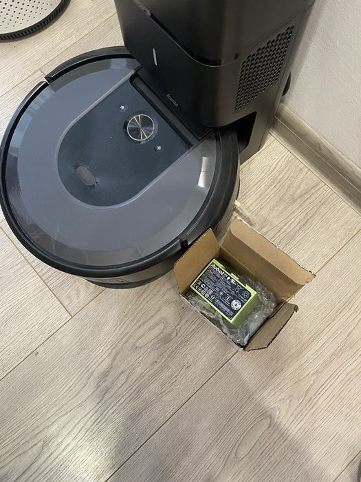 Прахосмукачка робот Irobot Roоmba i7+ с чисто нова батерия