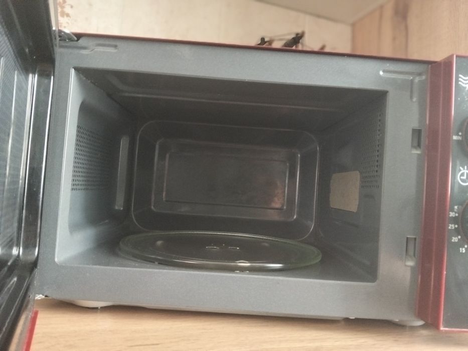 Продам Микроволновку Oursson MM2005/RD