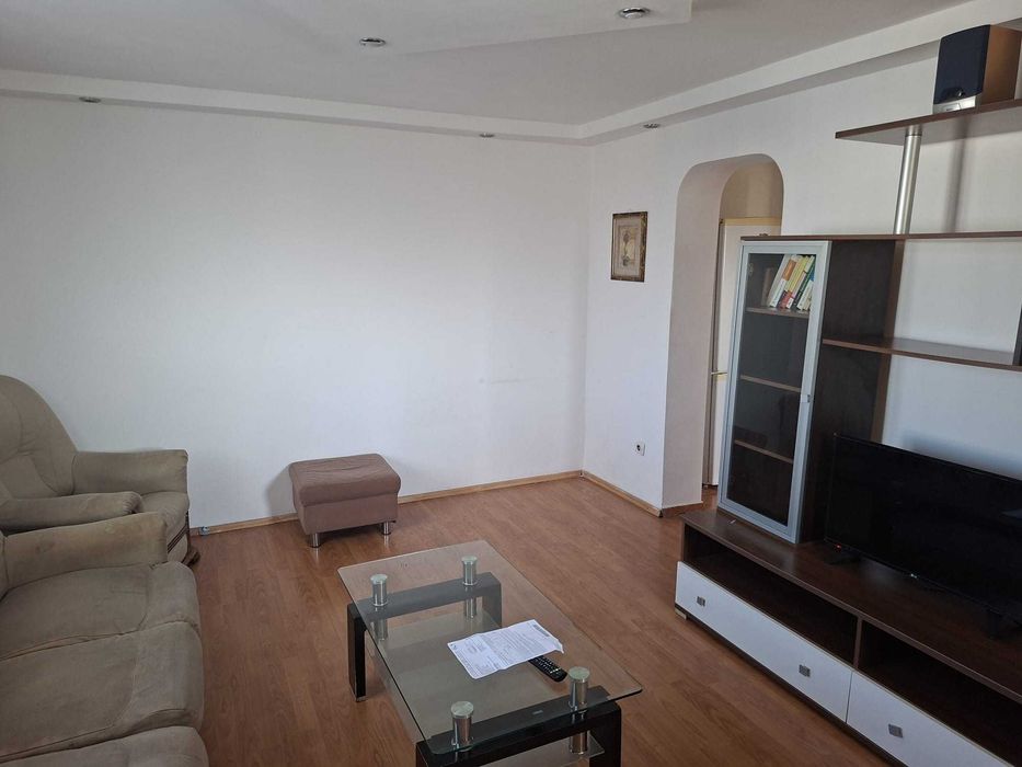 Închiriez apartament