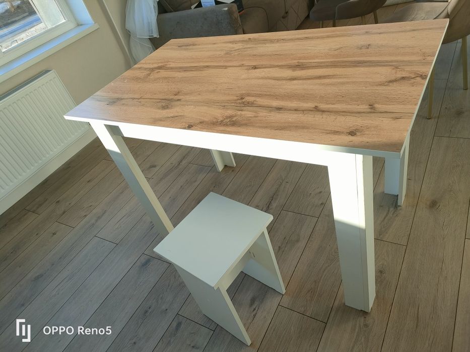 Продам обеденный стол