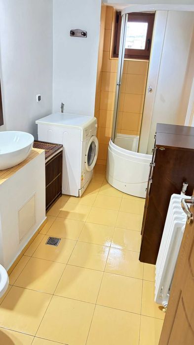 Persoană fizică. Dau în chirie apartament de 1 camera, decomandat, mobilat, utilat în suprafată de 45 mp.