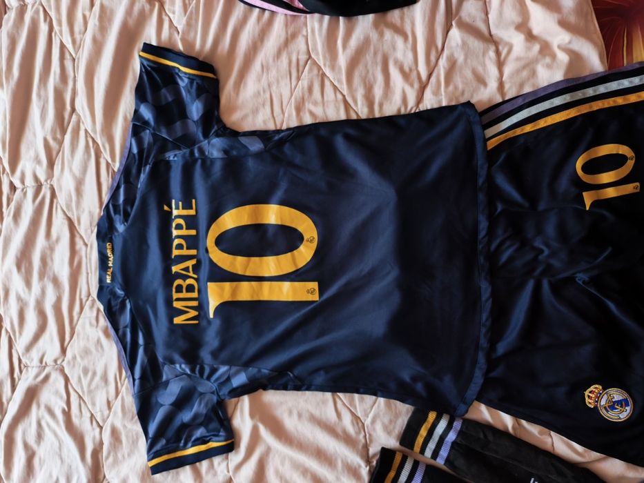 2 echipamente fotbal plus adidasi