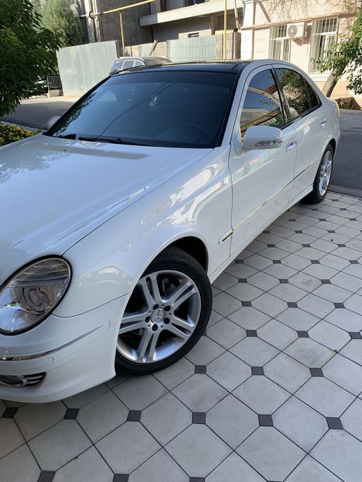 Mercedes 211 God 2007 ..