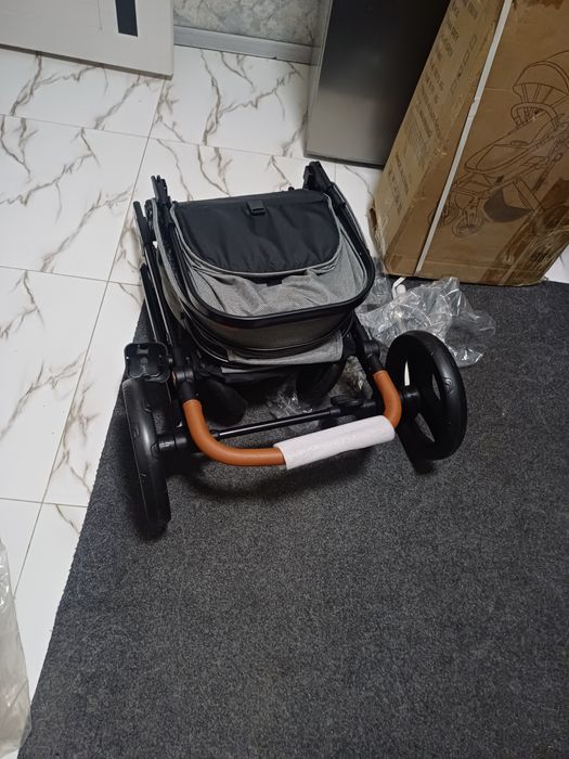 Продаётся фирменный трансформер коляска 2в1