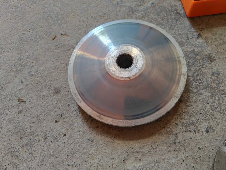 Skuter uchun variator stepleniya, va komutator sotiladi.