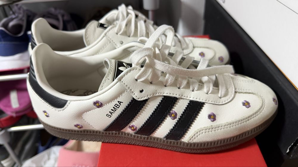 Запазени Обувки за момиче adidas samba-  40 номер