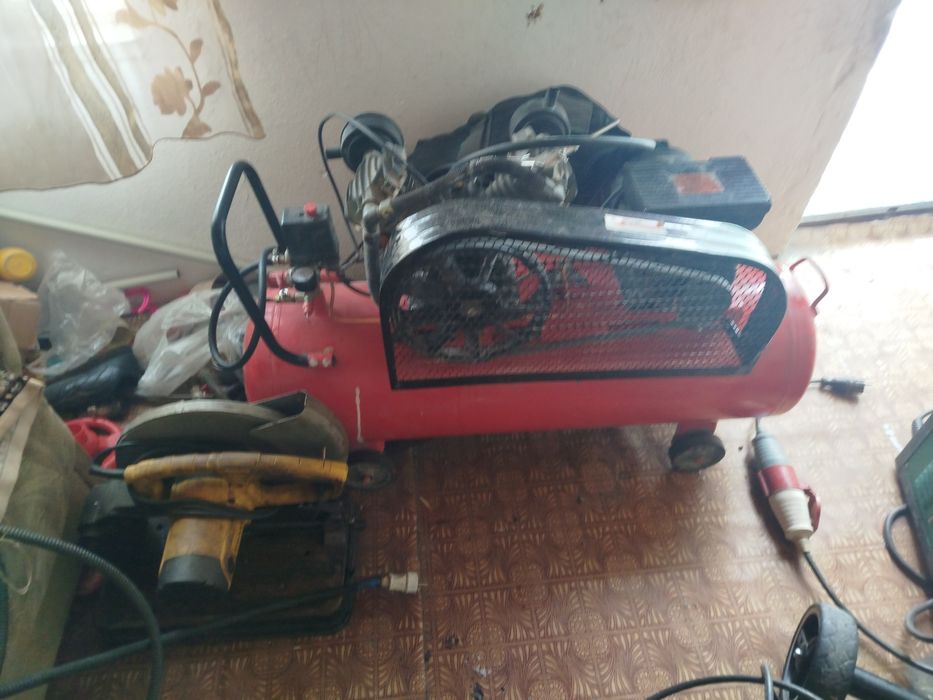 Продам компрессор 100 л