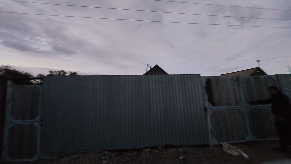 Дача на берегу солёного озера