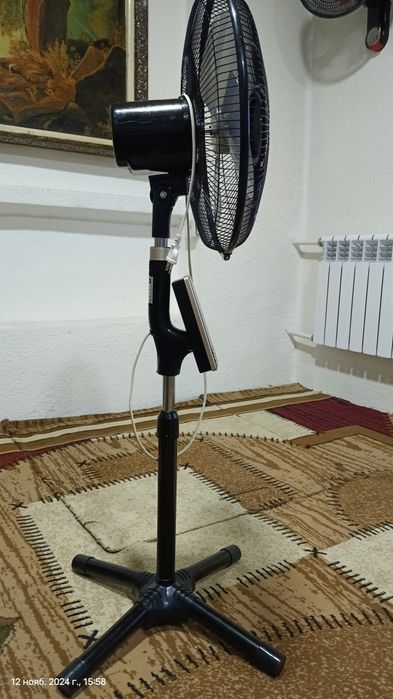 Напольный вентилятор AVURA. Трёхскоростной. Пультовой.