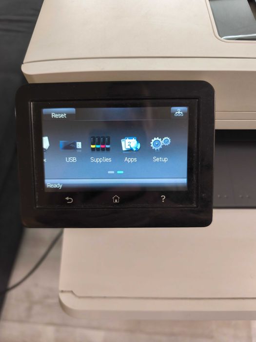 Продавам мултифункционално лазарно устройств HP Color Jet Pro MEP M477