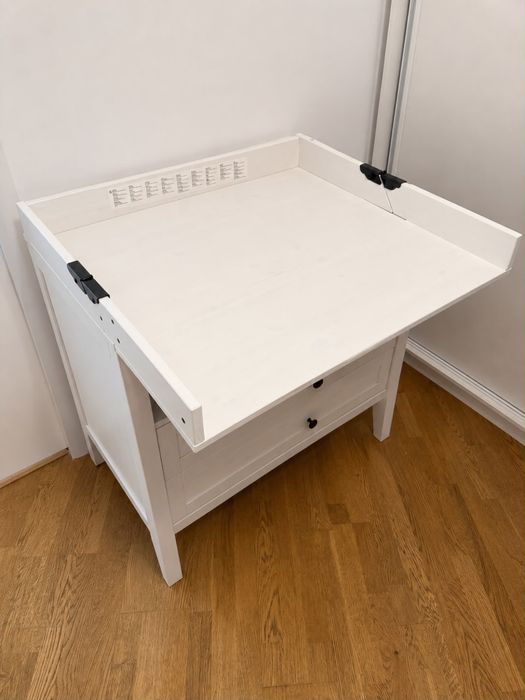 Comodă IKEA SUNDVIK cu masă de înfășat, stare impecabilă