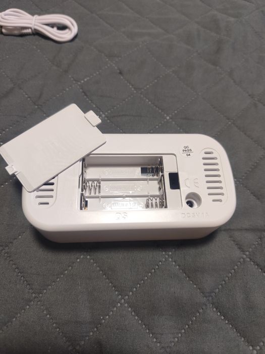 Многофункционален дигитален часовник