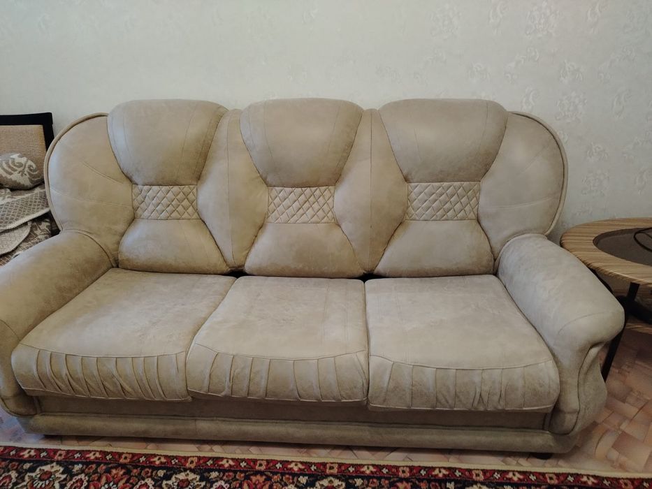Продам диван два кресла