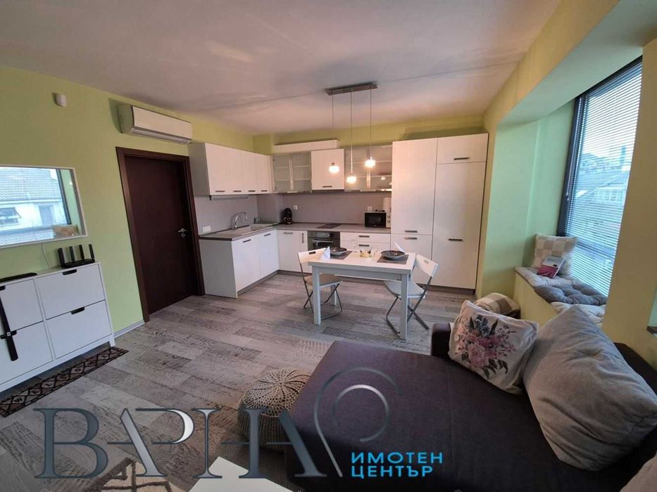 Дава се под наем Двустаен апартамент в Варна, Център - 65 кв.м за 714 € - Снимка #1