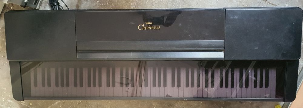 Pian electronic Yamaha cu 8 octave, scula de calitate