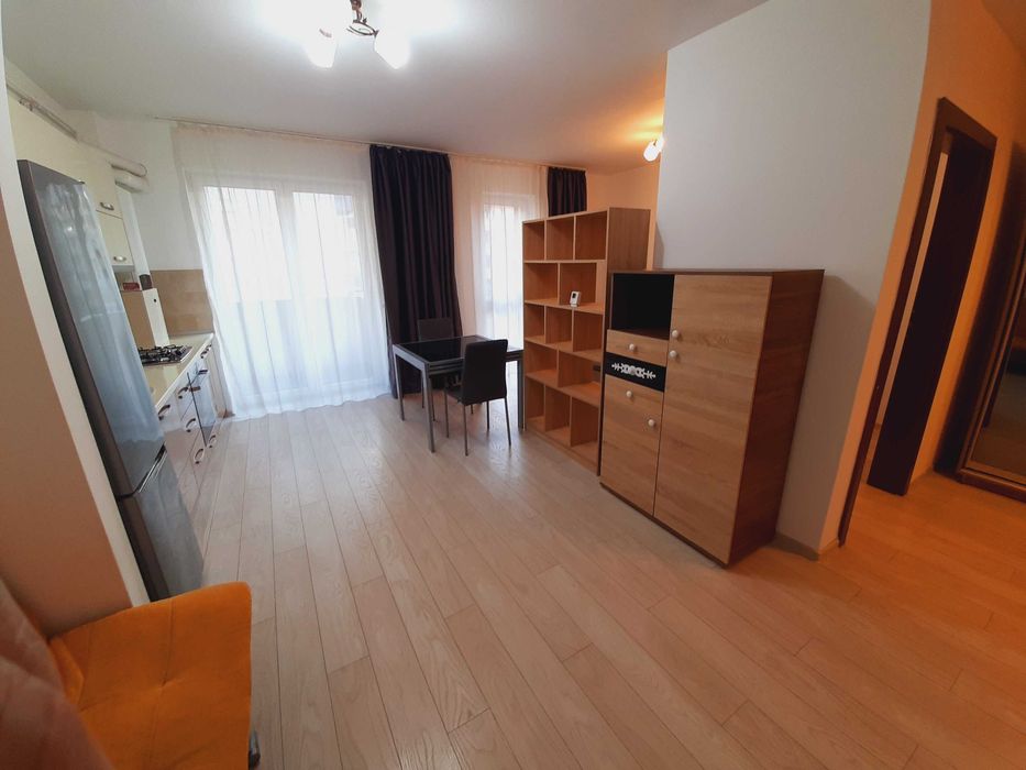 Studio etaj 1 - Maurer/ 40 mp/ loc parcare privat/ boxa subsol