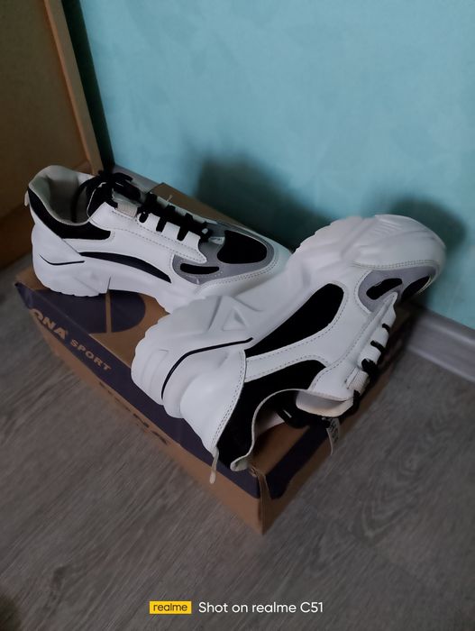 Кросовки женские