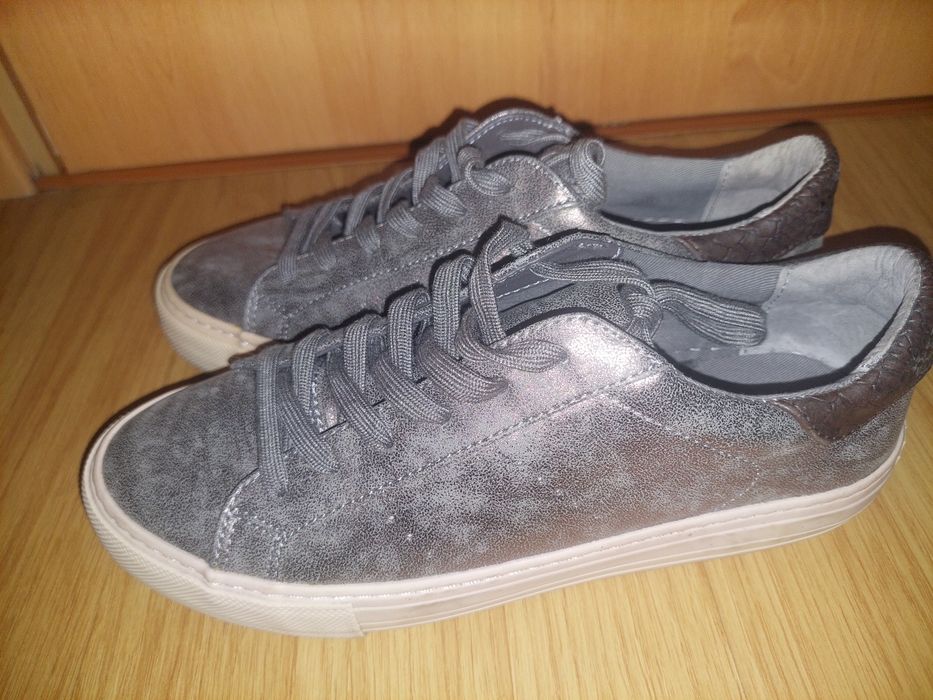 Оригинални маратонки Nike,Guess