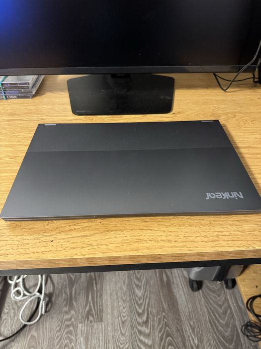 Чисто нов лаптоп с тъчскрийн дисплей – модерен, тънък и бърз!