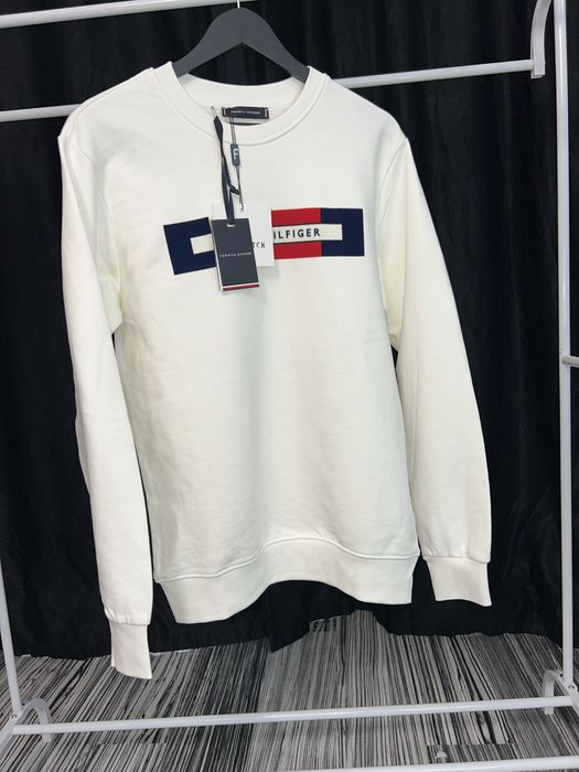Reducere Stoc- Bluza Tommy Hilfiger barbati marimea M noua cu eticheta alb premium originala