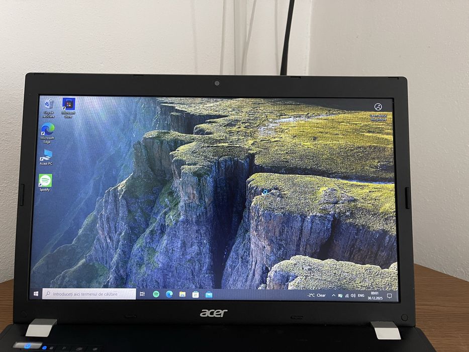 Laptop acer travelmate + mouse hp+ incarcator