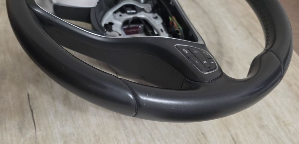Volan Mercedes Benz pentru B class , C class , E class , GLC ,V class cu Airbag - stare foarte buna , fara defecte