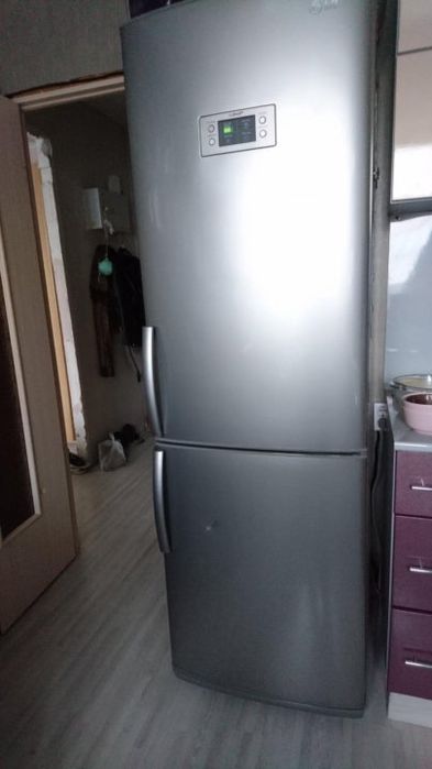 Холодильник LG в отличном состояний