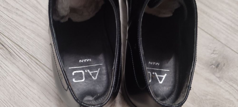 Vând pantofi  piele mărimea 42