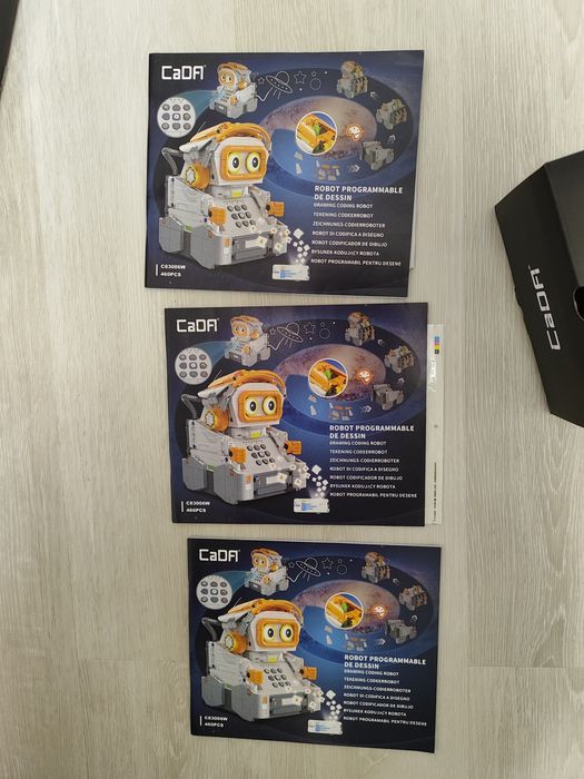 Robot CaDa Lego programabil PiccasBot desenează pe suprafețe