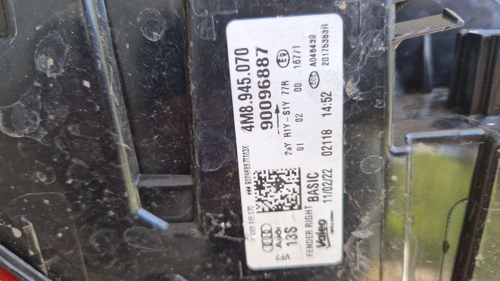 Vând Stop dr Audi Q8