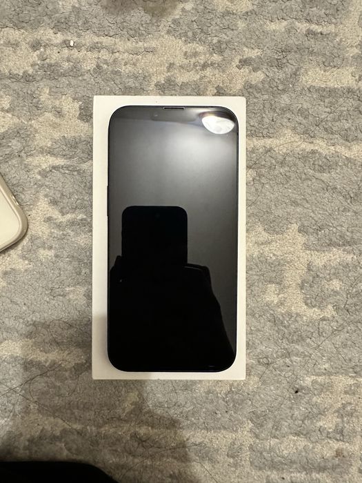 в продаже айфон 13