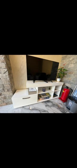 Бюра,масичка,Тв скрин,стъклена ветрина