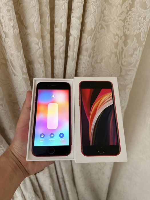 iPhone SE 2020/128Gb В отличном состоянии