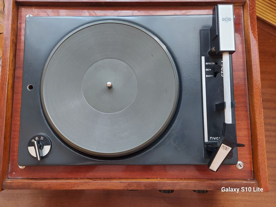 Продам проигрыватель Рига