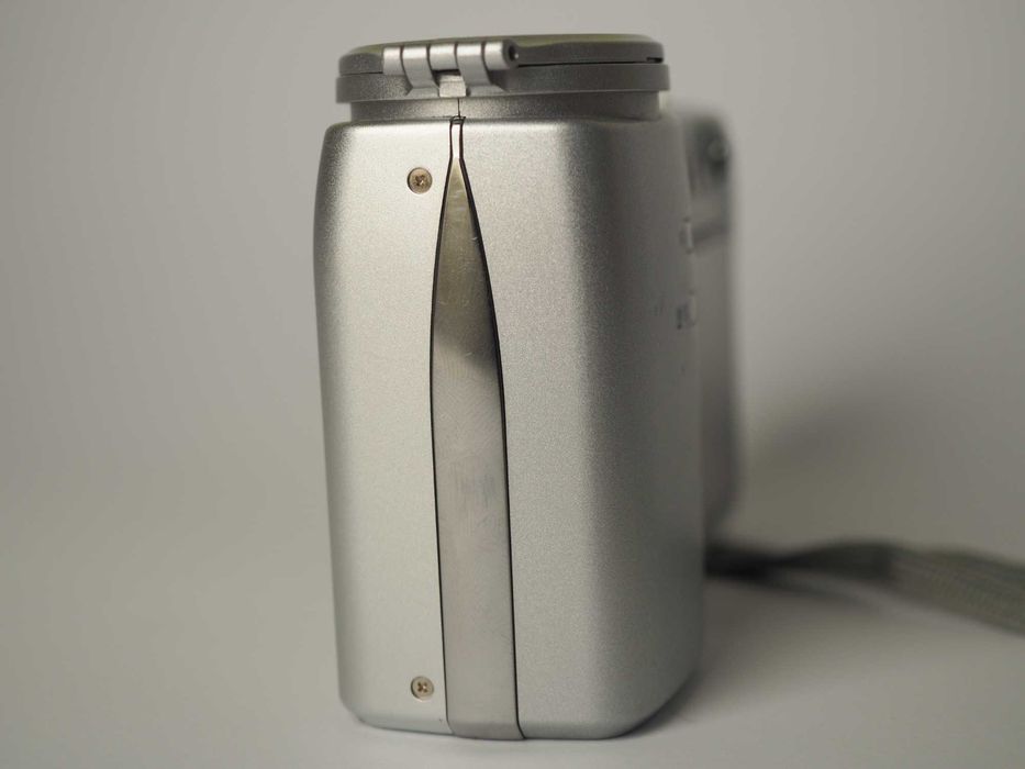 Nikon Coolpix S10 VR фотоапарат, въртящ се, 6 Mpix CCD сензор, работещ