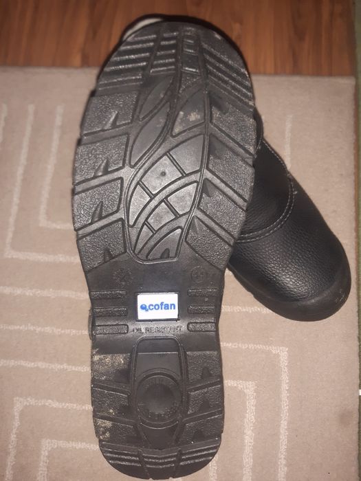 Bocanci de lucru mărimea 44 120 lei