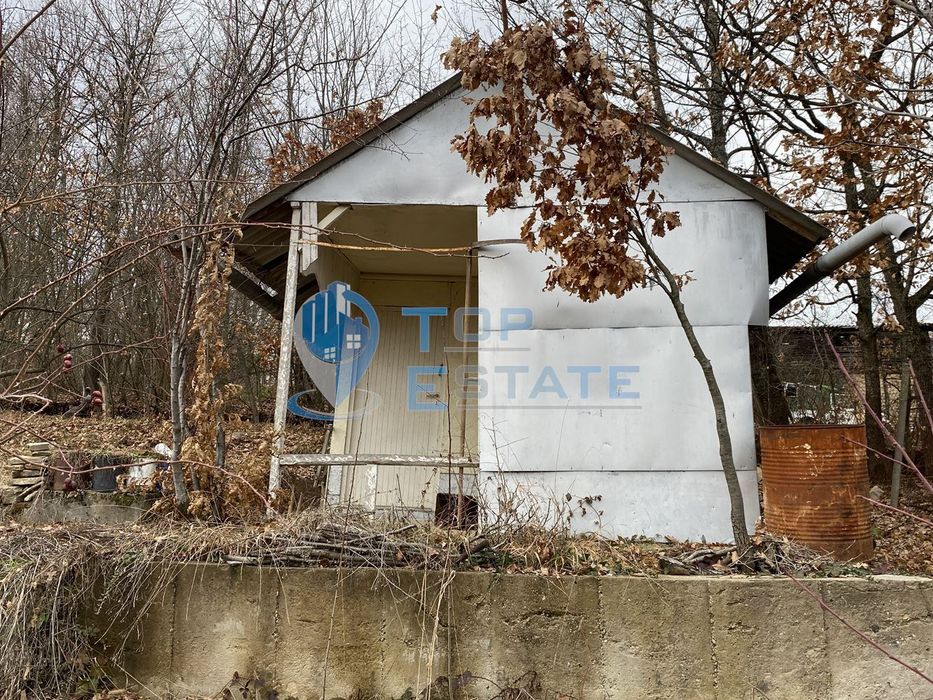 Дворно място с вила в с. Борики, област Габрово