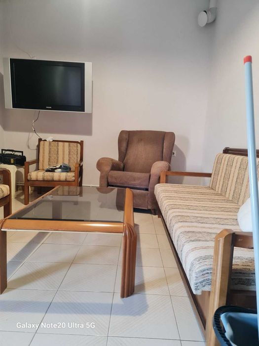 Продава три чудесни апартамента по 55 м2 в прекрасно оформен двор 400 м2 в Аспровалта, Гърция